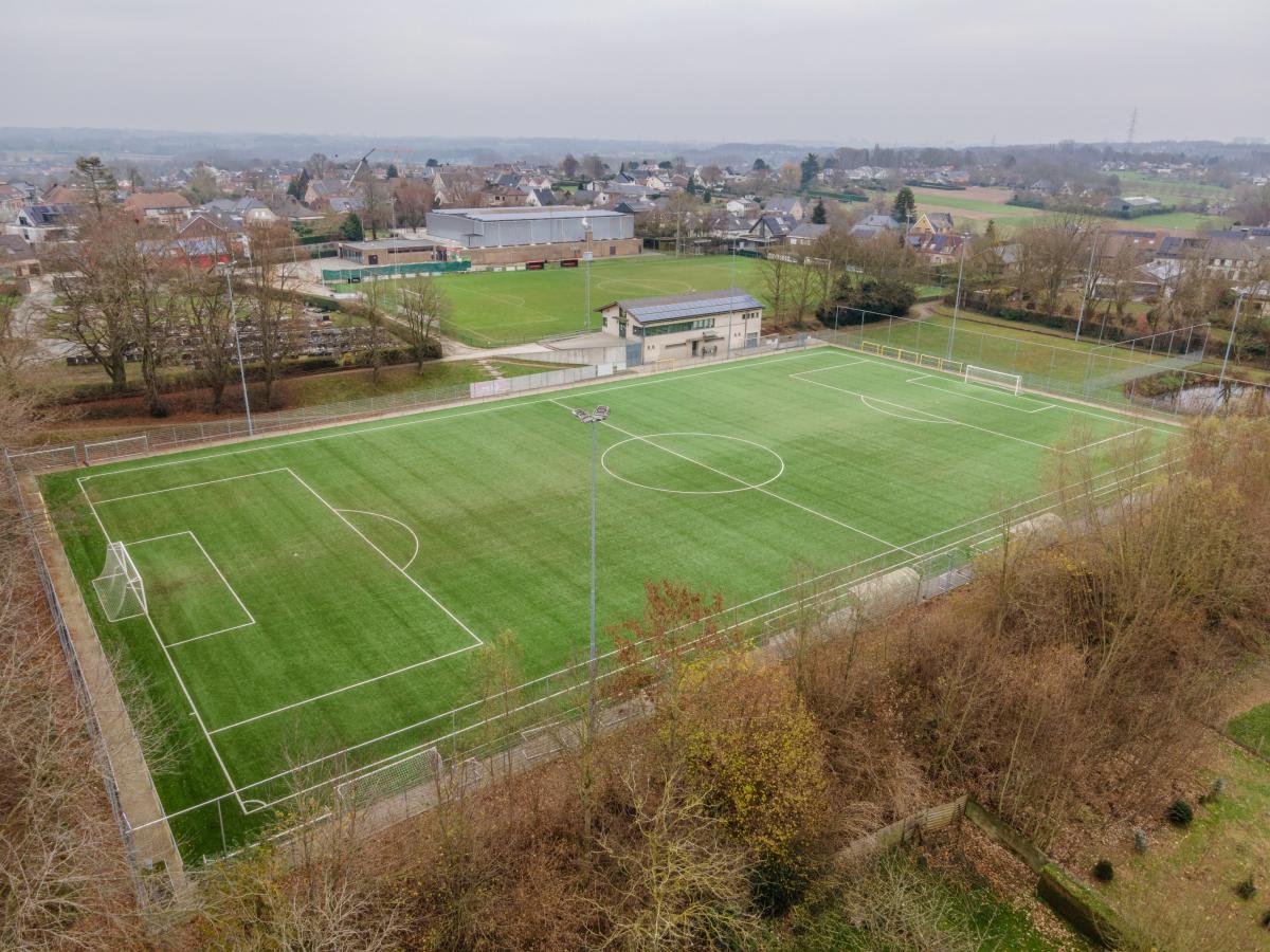 dronebeeld van sportterreinen Caerenbergveld