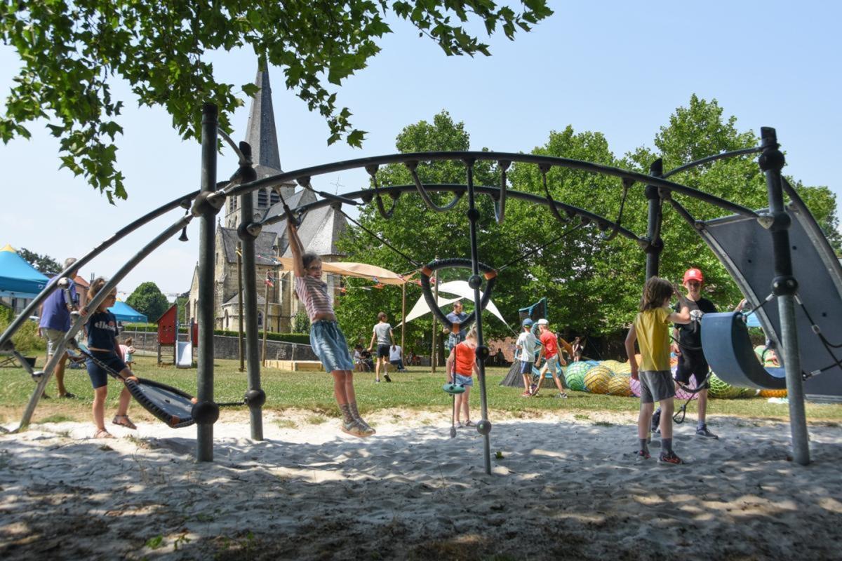 foto van kinderen op klimtoestel