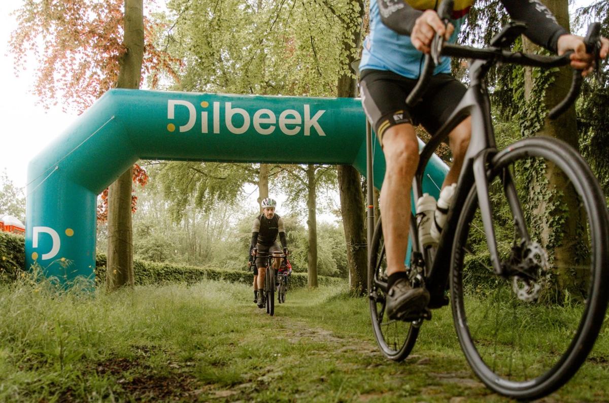 foto van fietsers in natuur