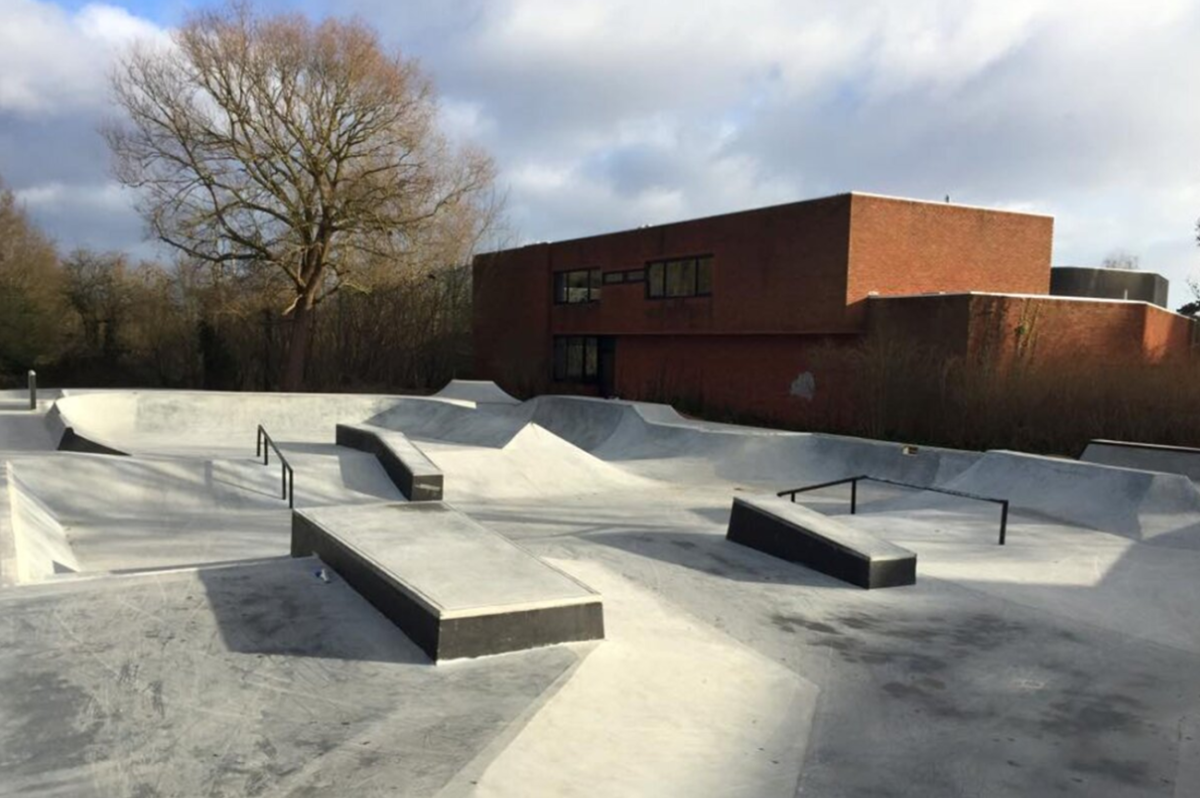 foto van leeg skatepark