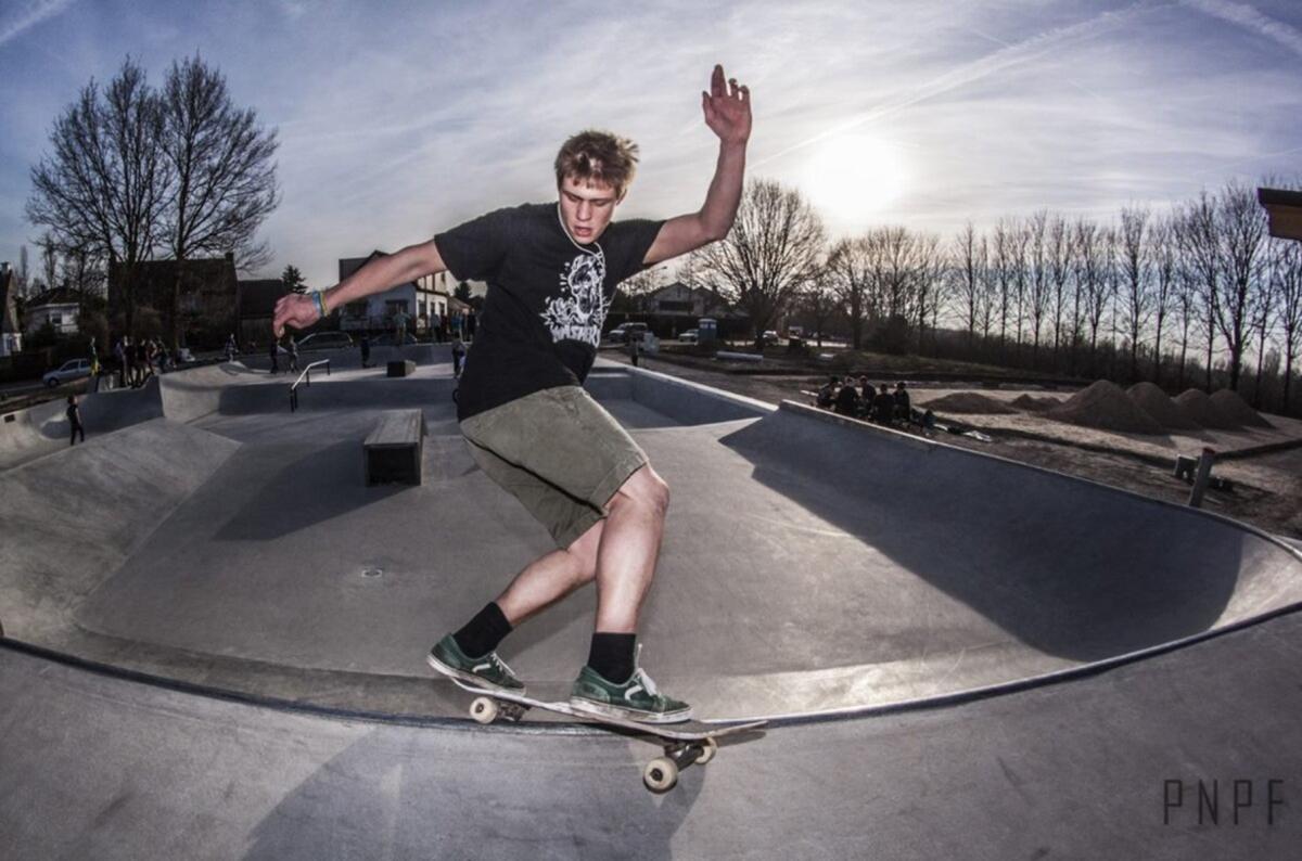 skatende jongen
