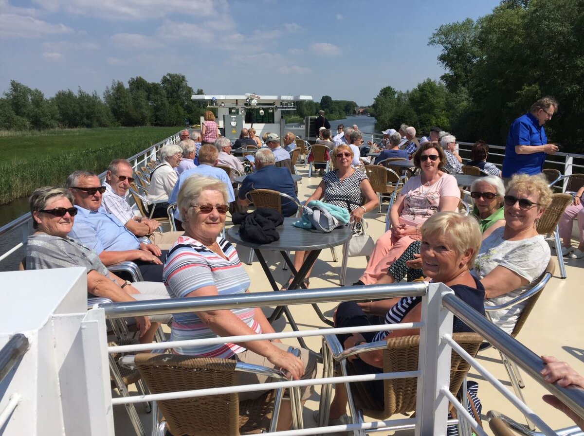 Meer dan 500 senioren genieten van buffetcruise