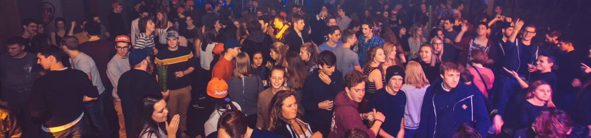 foto van de jeugd tijdens de nacht van de Dilbeekse jeugd