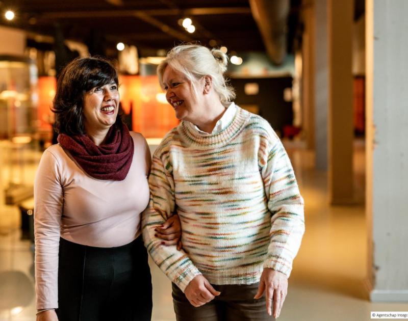 Twee lachende dames