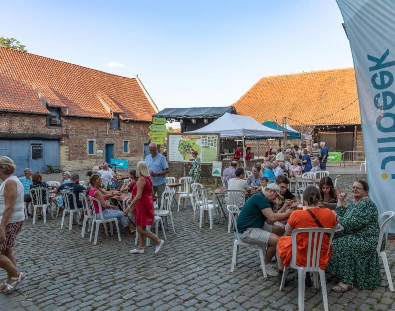 Sfeerbeeld zomercafé in het Neerhof