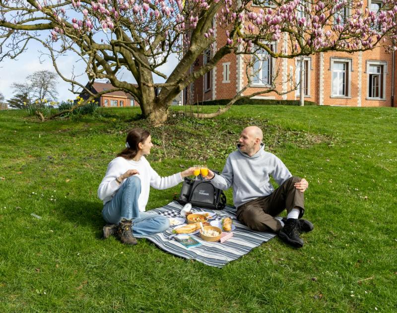Picknicken in Dilbeek met de picknickrugzak © Visit Dilbeek