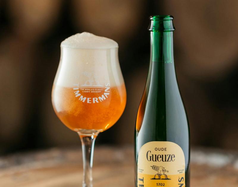 Geuze met een portie kaas bij Lou’s Plek © Timmermans