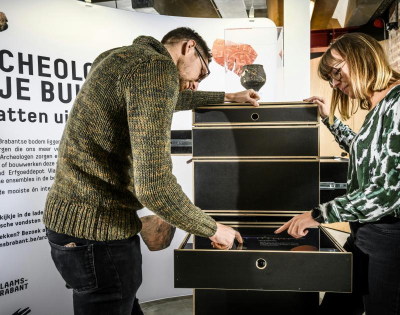 Archeologiedagen: Kijkkast Schatten uit het depot. De Romeinse villa van Wolsemveld © (c) provincie Vlaams-Brabant; foto Lander Loeckx