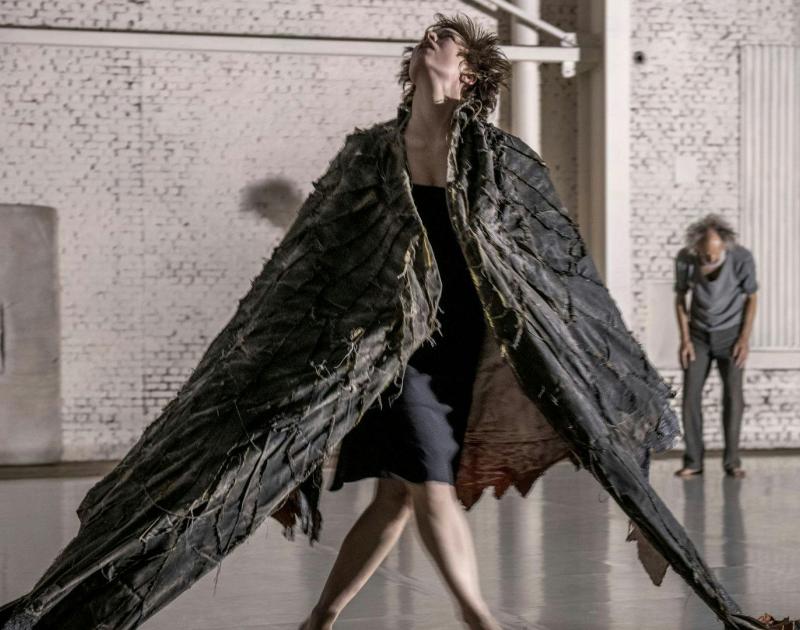 ONCE (10-110) - Kika en Herwig Ilegems / Dirk Hendrikx / Comp. Marius © Luc Schaltin