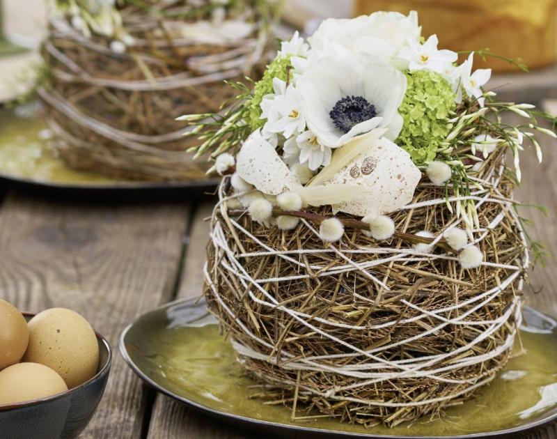 Bolvormige groendecoratie met grassen, blad ... © Bloom's - Oasis