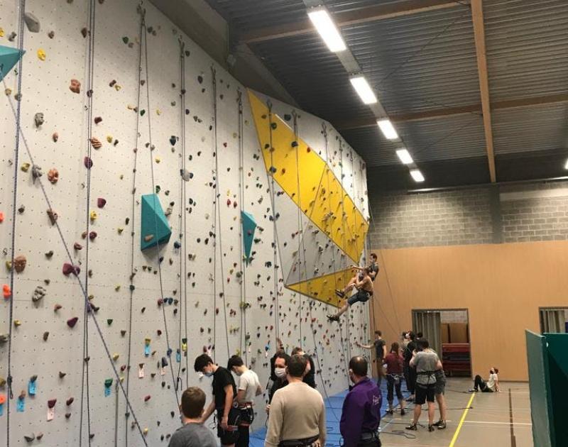 Basis Lead muurklimopleiding KVB2 (Klimvaardigheidsbewijs 2 voorklimmen) © Bergsportclub  Alpigo vzw