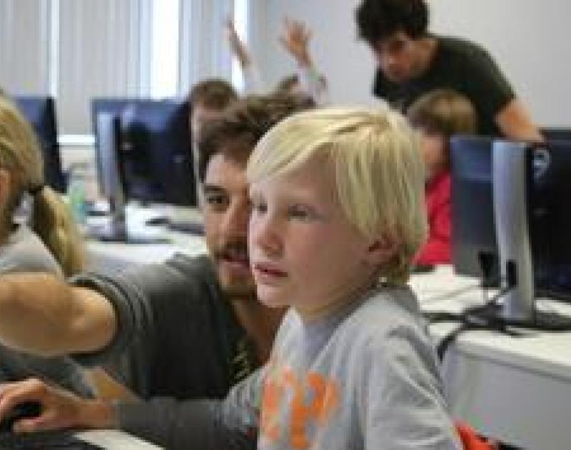 Leer programmeren met CodeFever in jouw buurt - ByteBusters Level 1 (8-10 jaar) © VZW CodeFever