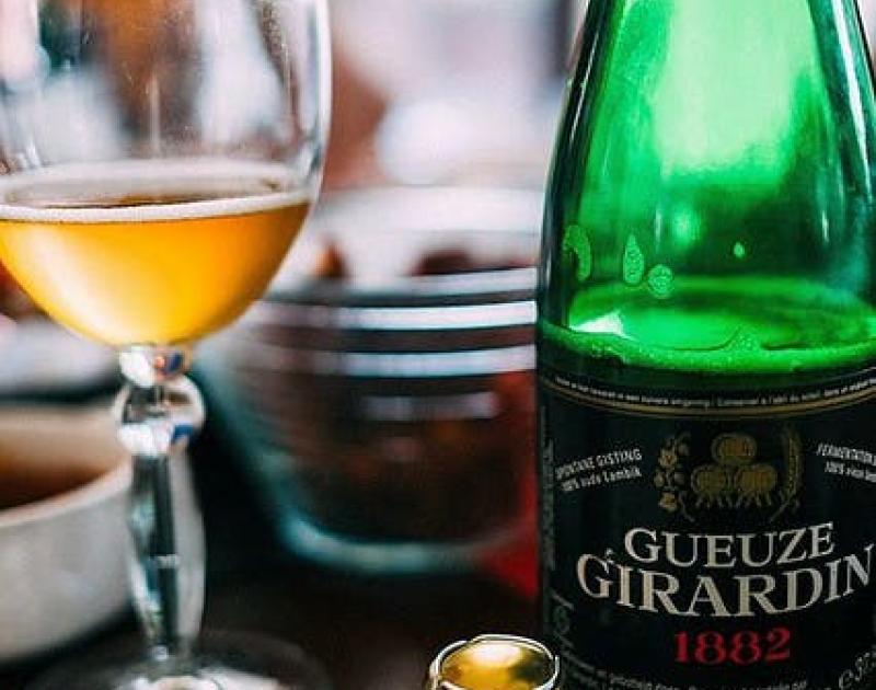 Geuze met een portie kaas bij Lou’s Plek © Visit Dilbeek