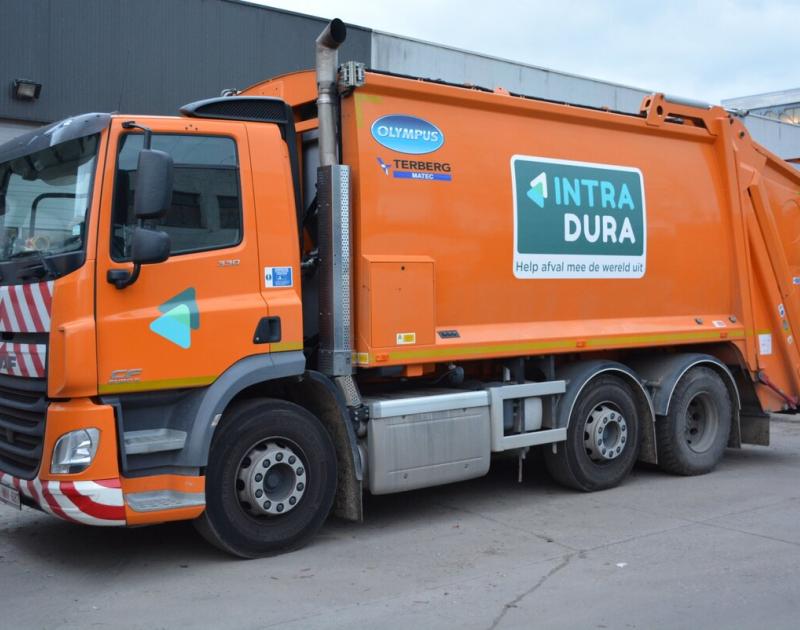 foto van een vuilniswagen van Intradura