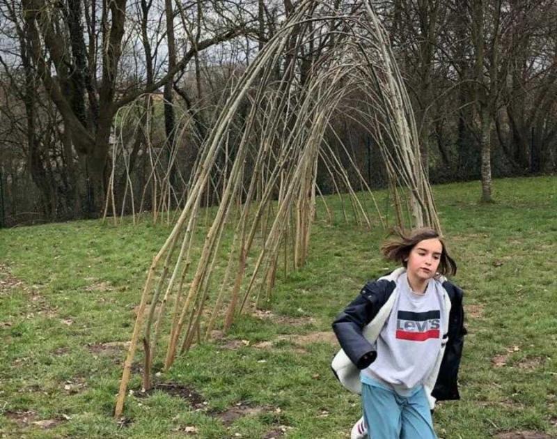 Een nieuwe wilgenhut op onze school
