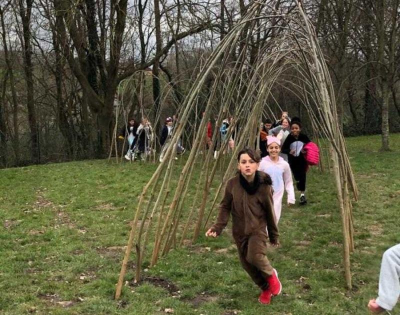 Een nieuwe wilgenhut op onze school