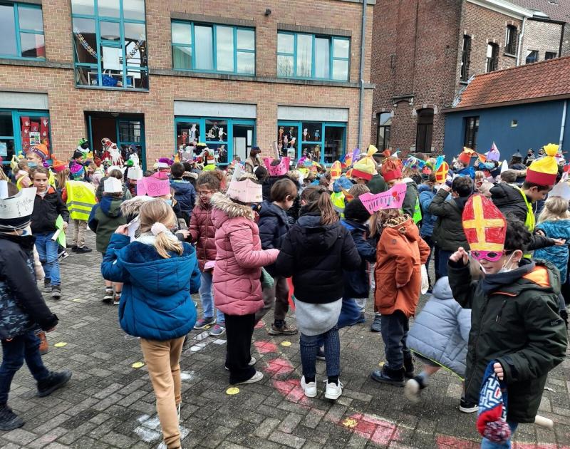 De Sint is geland in De Klimop