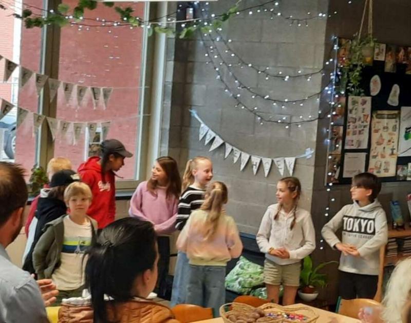 Inhuldiging boekenhoek