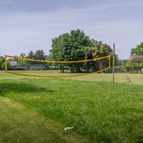 foto van volleyplein in open lucht