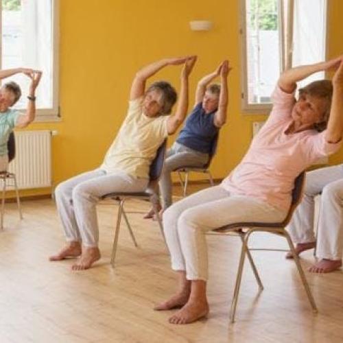 Stoelyoga © achtse-barrier.nl