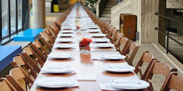 gedekte tafel in de gang van Westrand