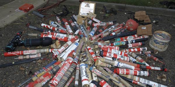 stapel in beslag genomen vuurwerk