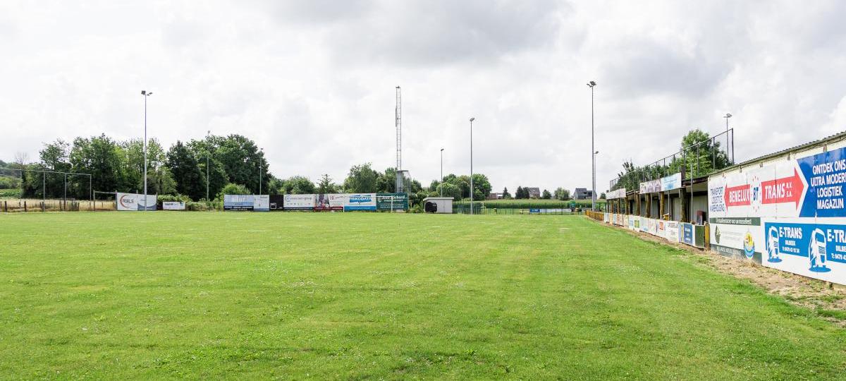Lumbeekstraat voetbalveld gras