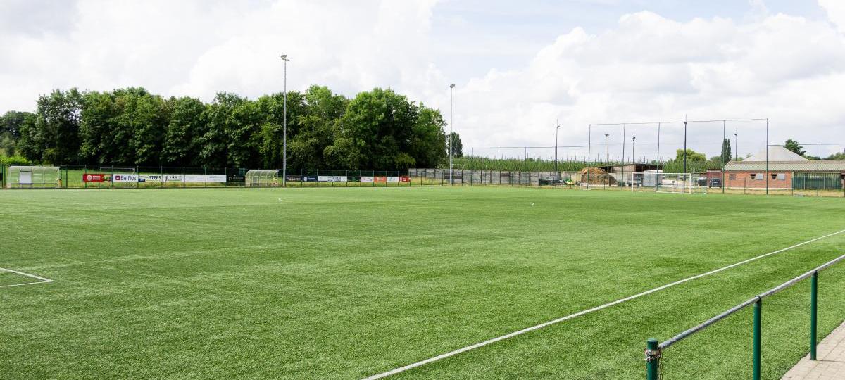 Lumbeekstraat voetbalveld kunstgras
