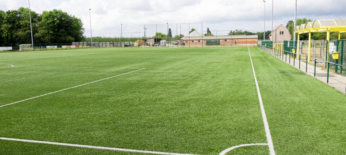 Lumbeekstraat voetbalveld kunstgras